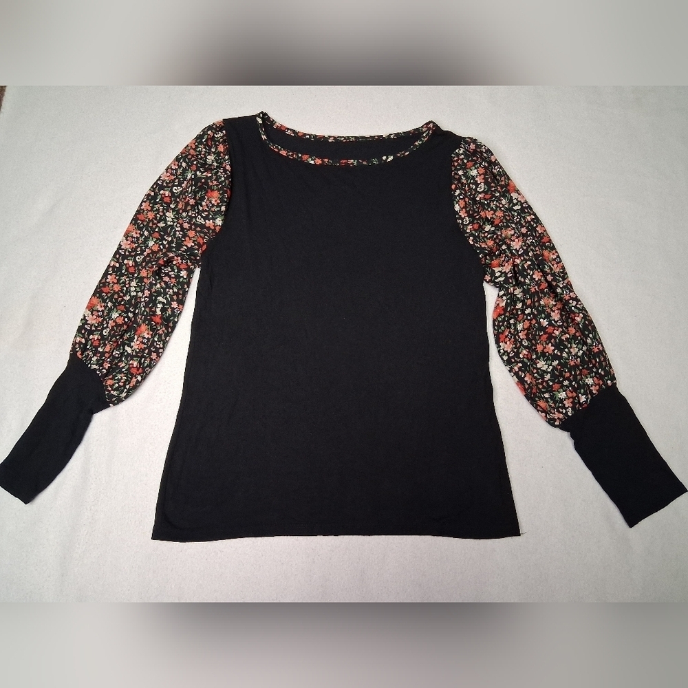 4/20$ Storm Floral Sleeve Black Top